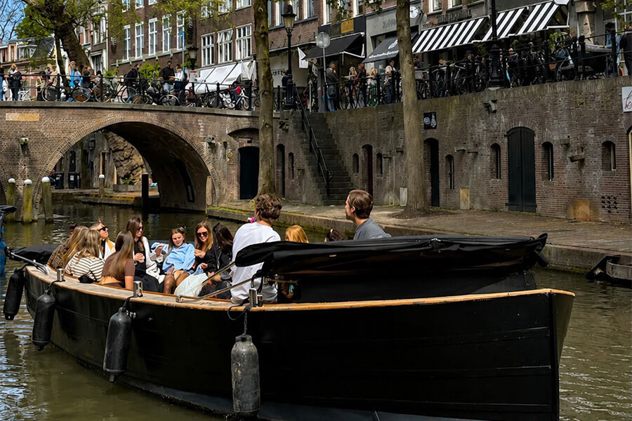 4.	Stel op de boot bij de Erasmusbrug tijdens de rondvaart in Rotterdam