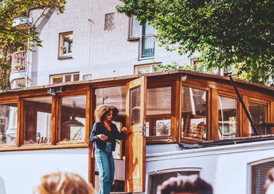 Dineren op het water in Amsterdam met vrienden, familie of collega’s tijdens een exclusieve rondvaart