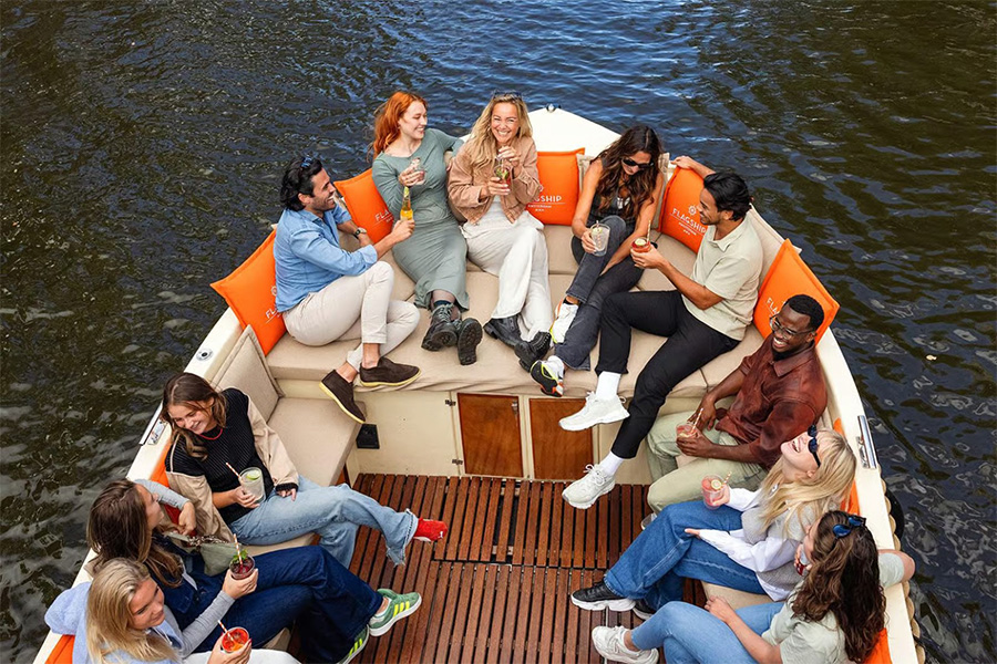 Gezellige familiedag Amsterdam met eten, drinken en activiteiten aan boord