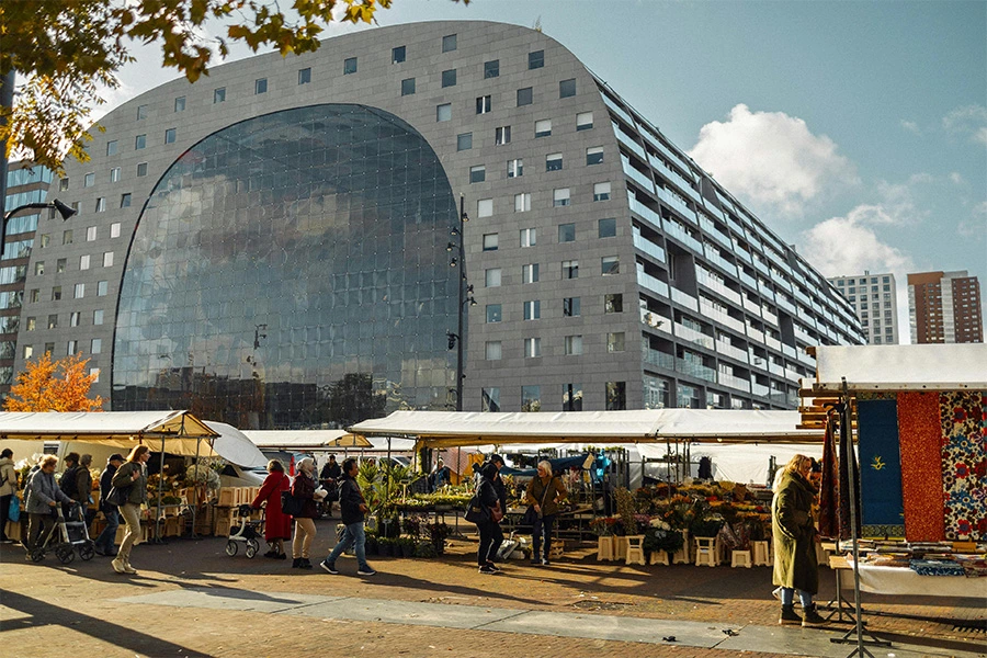 Rondvaart met lunch in Rotterdam op een privé boot over de Maas