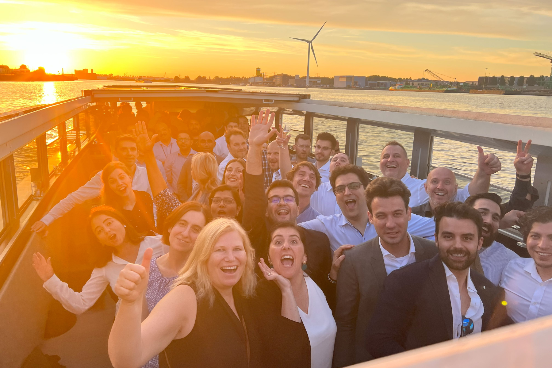 Privé salonboot in Amsterdam voor varen met vrienden, familie of collega’s