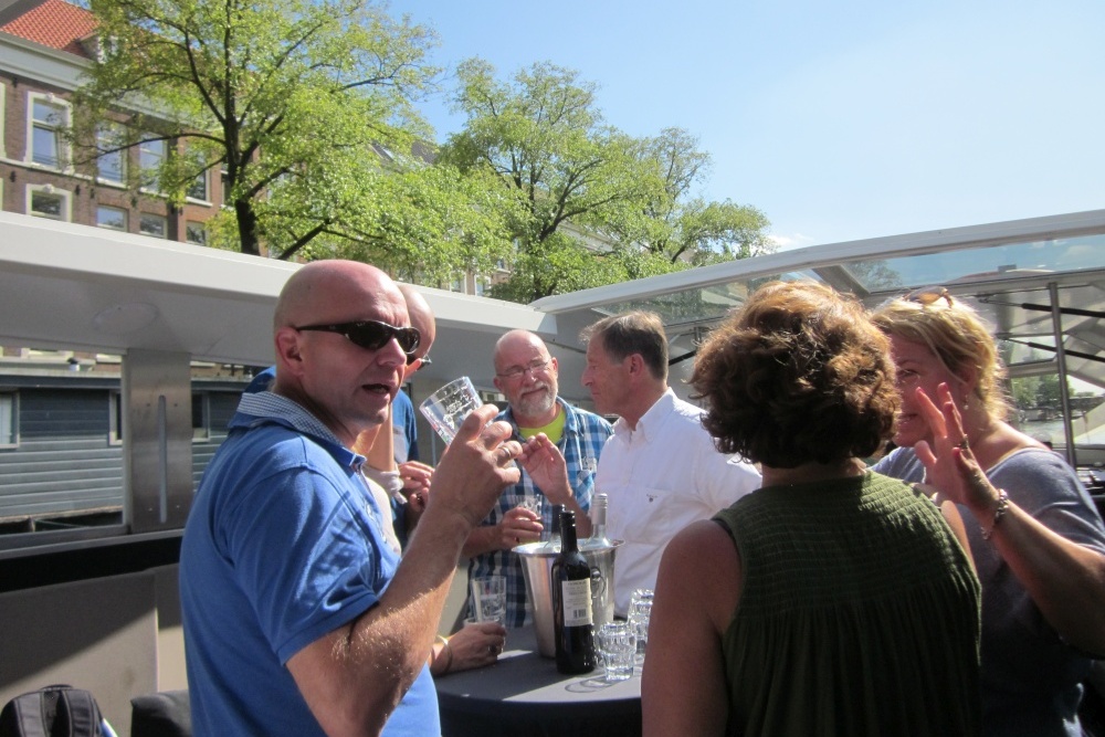 Salonboot Amsterdam met schipper voor borrel, diner of bedrijfsuitje op de grachten